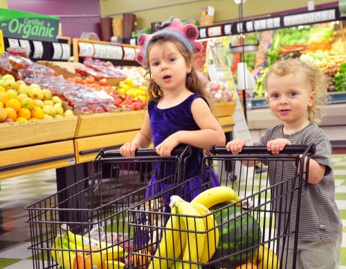Grocery-shopping-with-kids